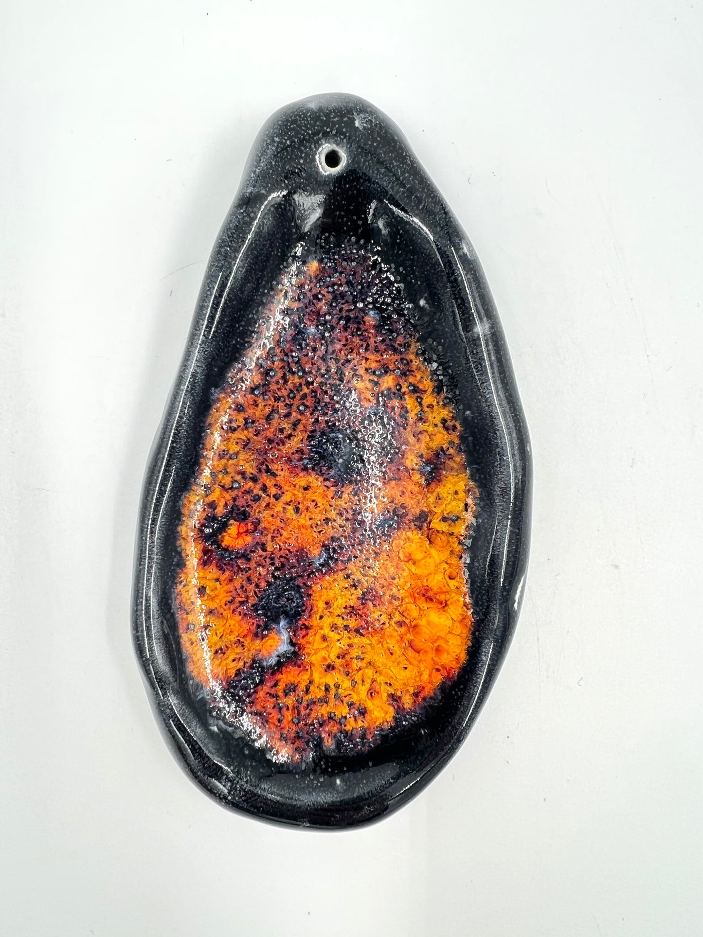 Blombruden rökelsehållare svart orange