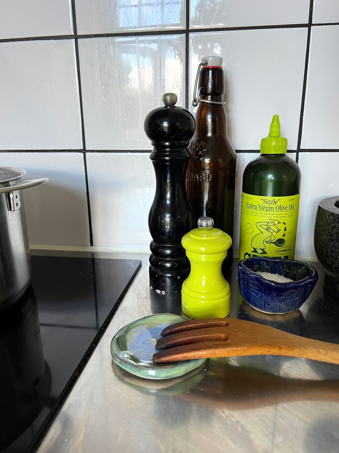 Blombruden litet fat turkos ljusblå