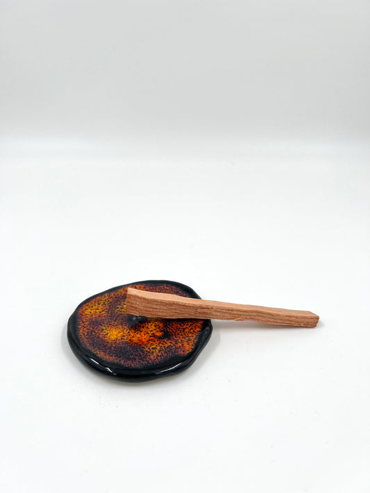 Blombruden litet fat svart orange