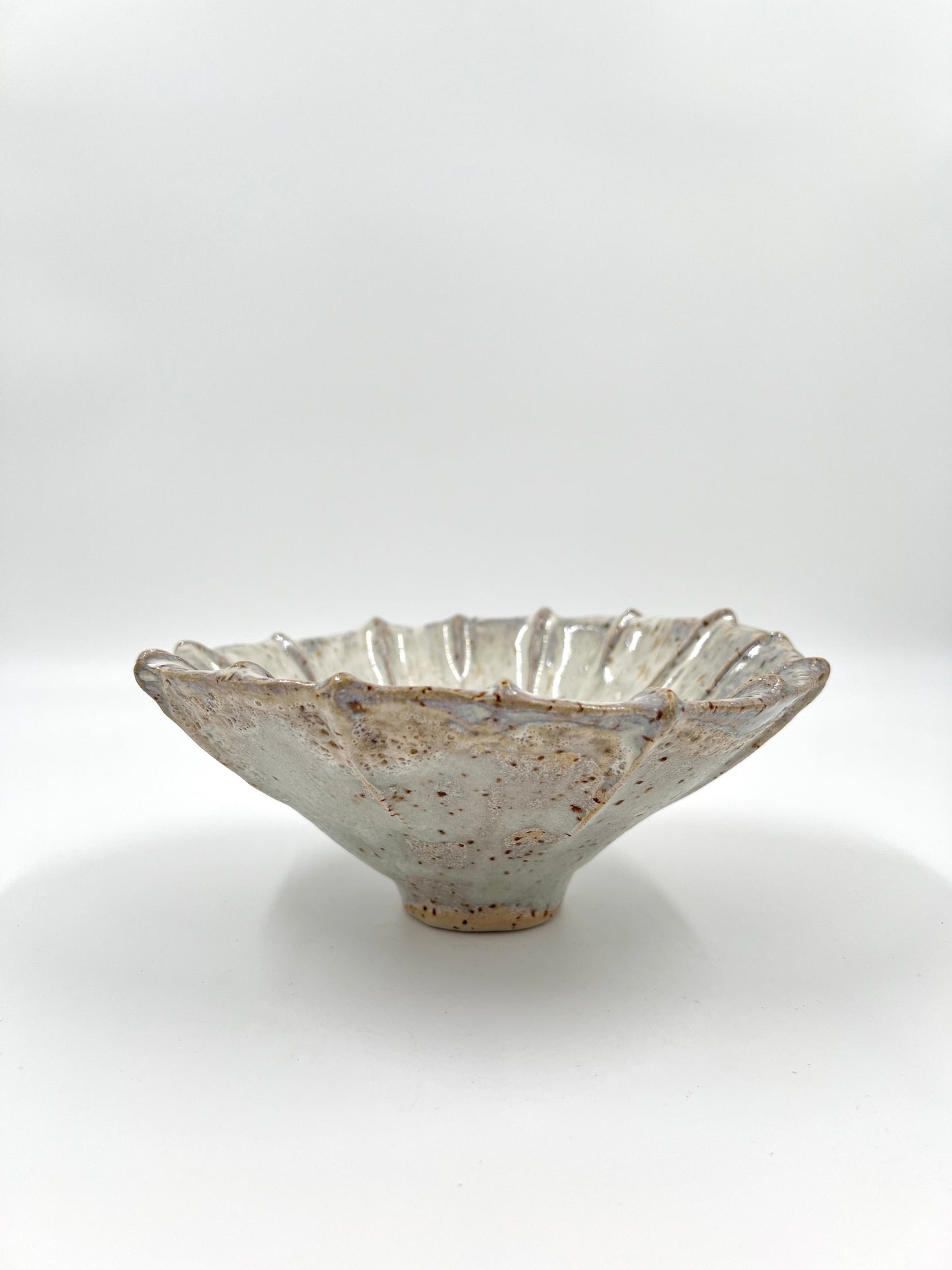 Blombruden skål vit