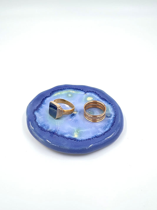 Blombruden litet fat blå