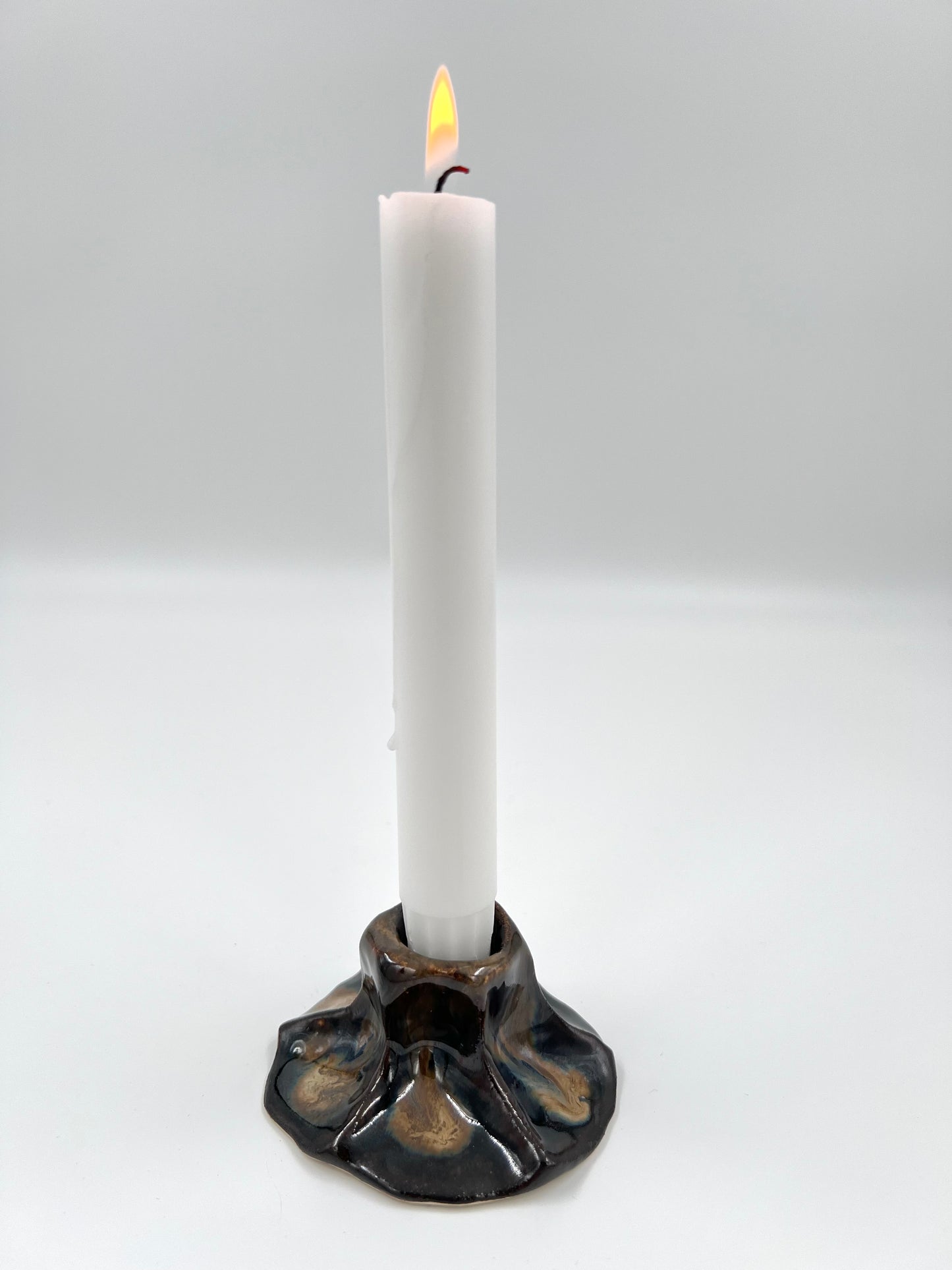 Blombruden ljusstake brun beige