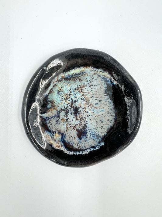 Blombruden litet fat svart ljusgrön