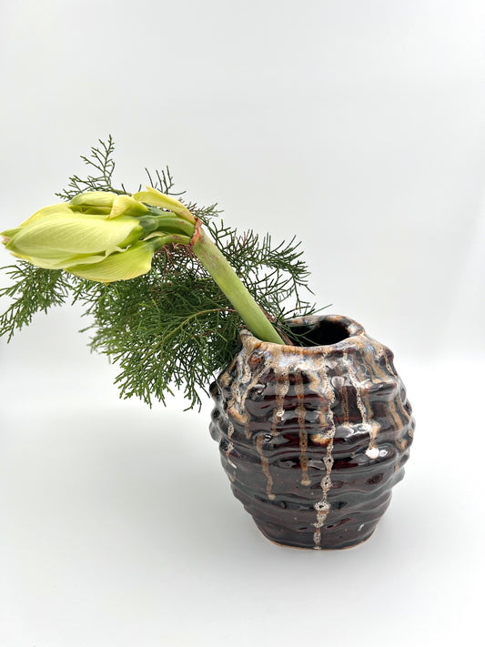 Blombruden vas rund brun