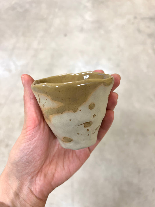 Blombruden kopp beige