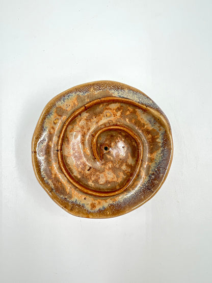 Blombruden rökelsehållare rund beige