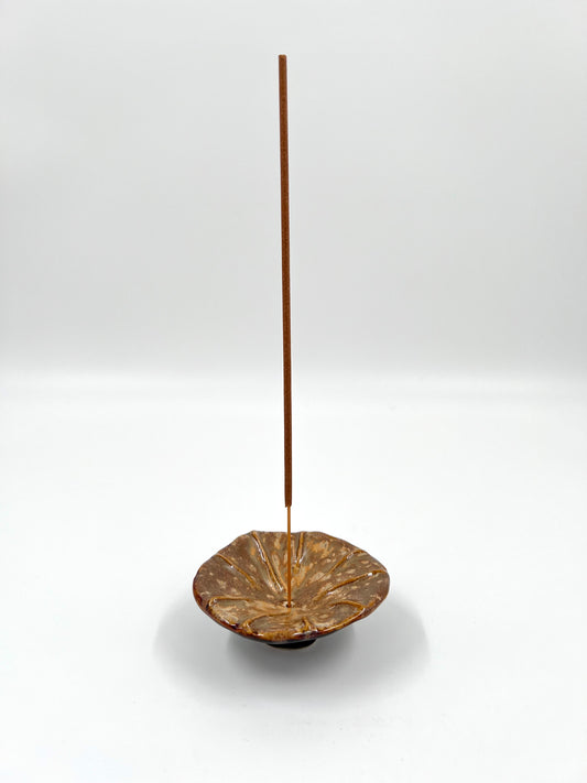 Blombruden rökelsehållare rund brun beige