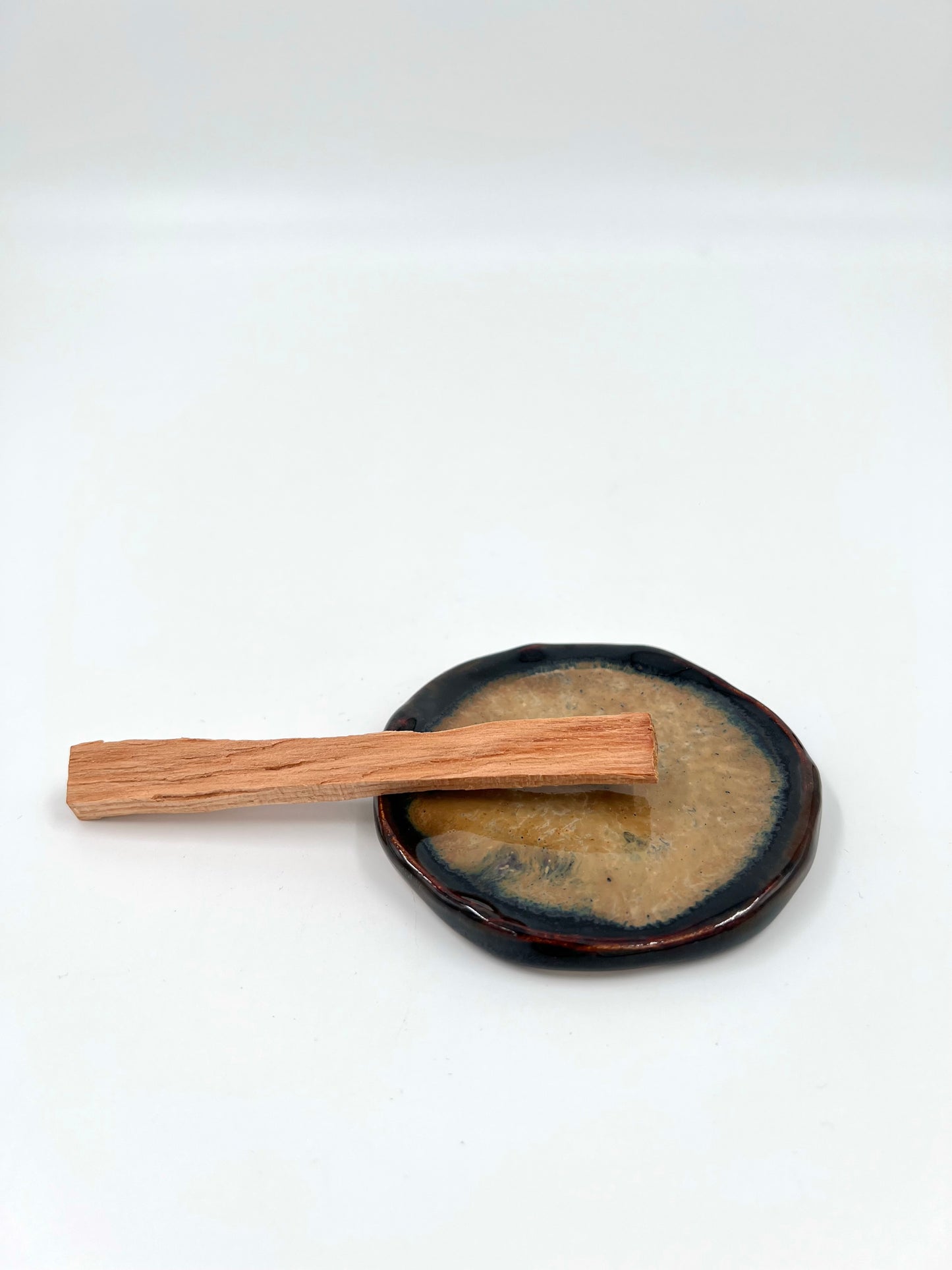 Blombruden litet fat brun beige