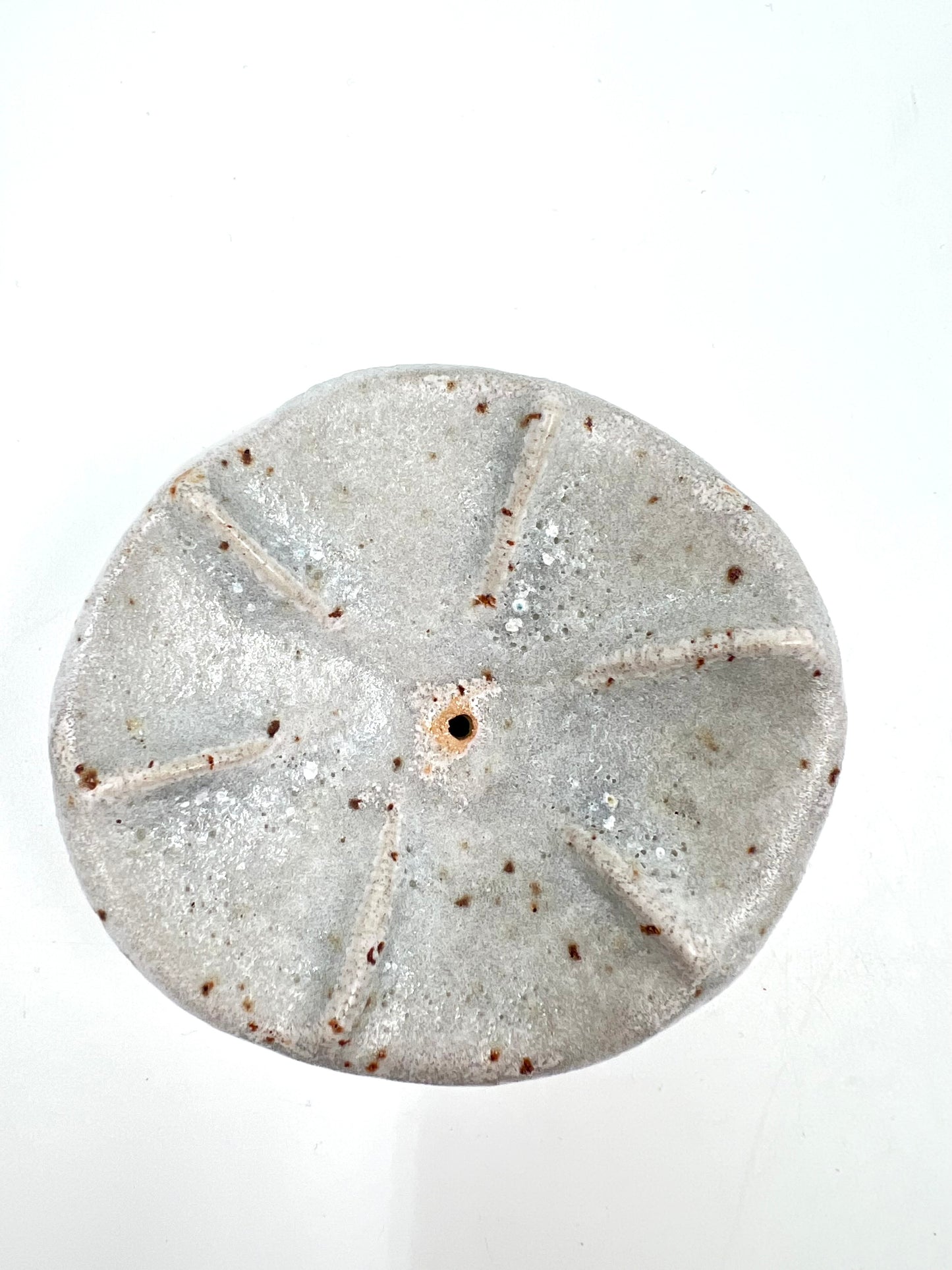 Blombruden rökelsehållare rund vit