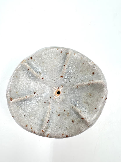 Blombruden rökelsehållare rund vit