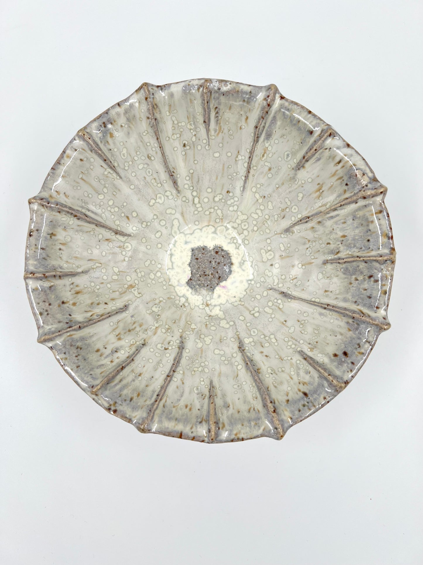 Blombruden skål vit