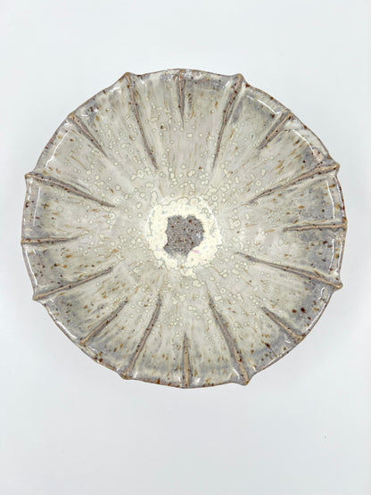 Blombruden skål vit