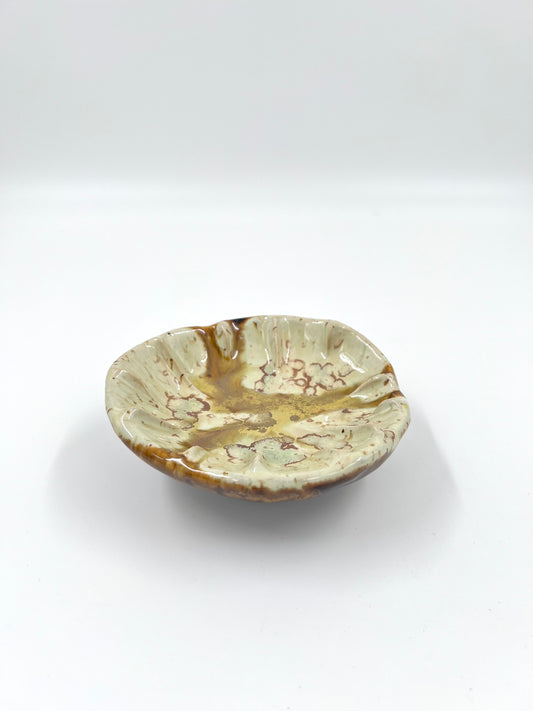 Blombruden skål brun