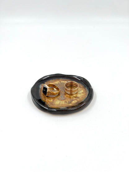 Blombruden litet fat brun guld