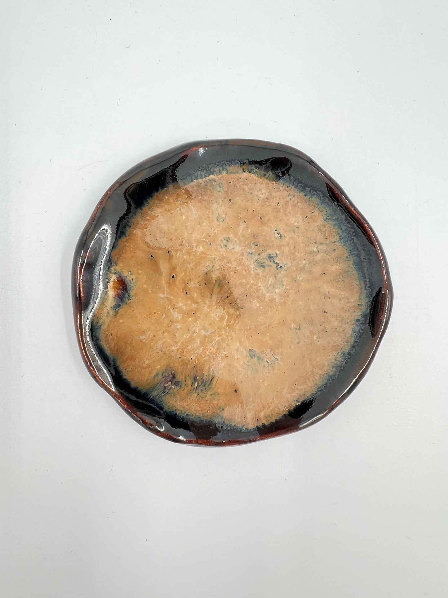 Blombruden litet fat brun beige