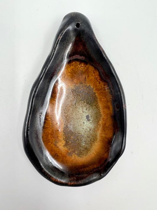 Blombruden rökelsehållare brun matt beige