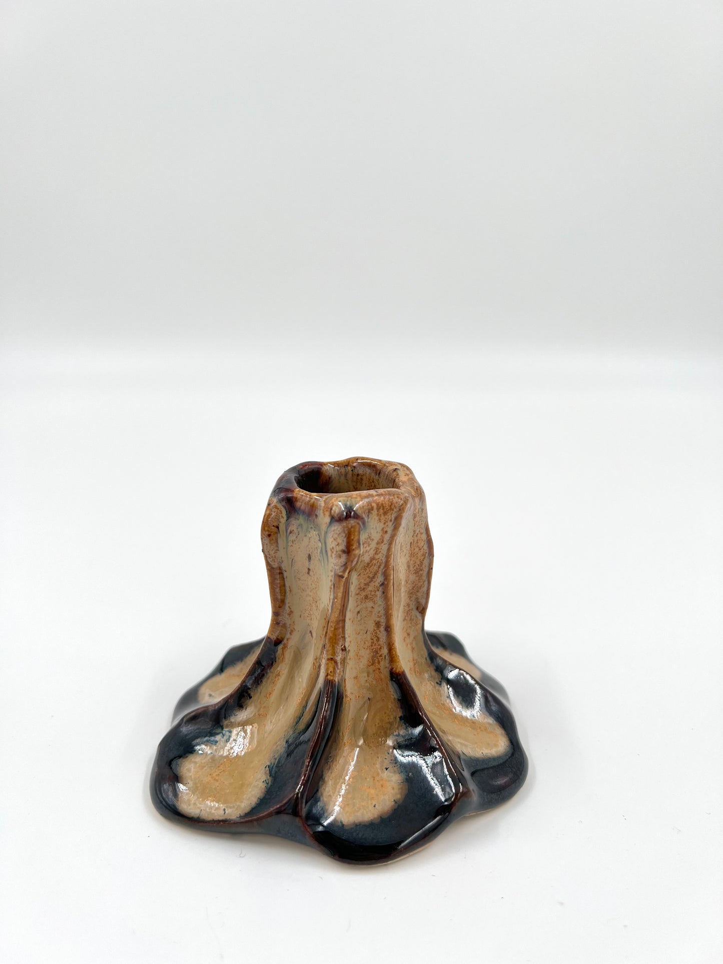 Blombruden ljusstake brun