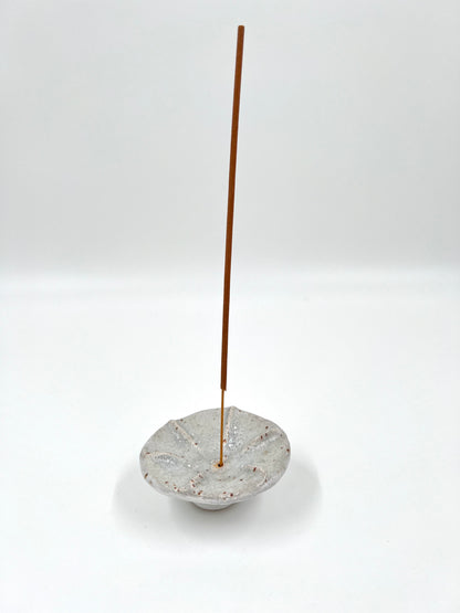 Blombruden rökelsehållare rund vit