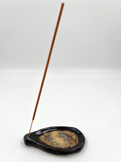 Blombruden rökelsehållare matt brun beige