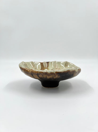 Blombruden skål brun