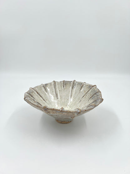 Blombruden skål vit