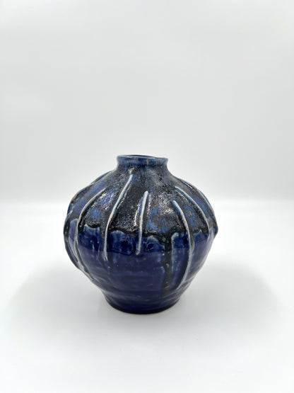 Blombruden vas rund blå