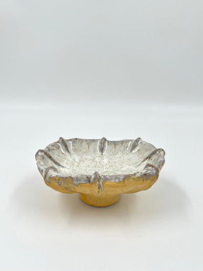 Blombruden skål gul vit