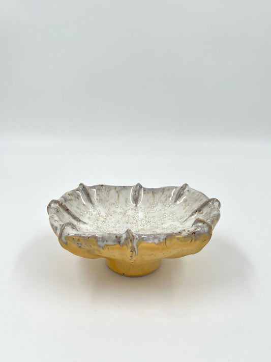 Blombruden skål gul vit