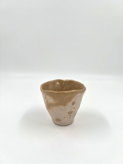 Blombruden kopp beige