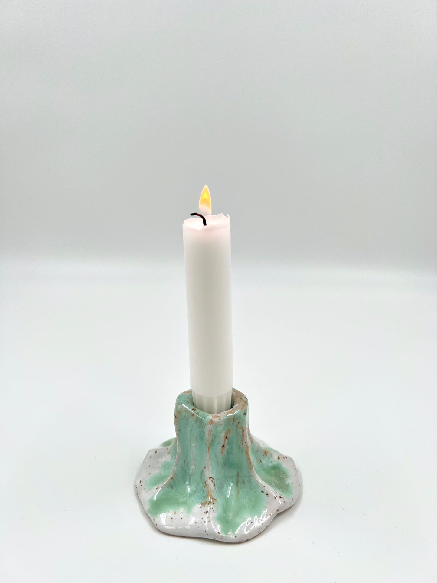 Blombruden ljusstake vit ljusgrön