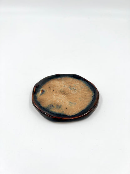 Blombruden litet fat brun beige