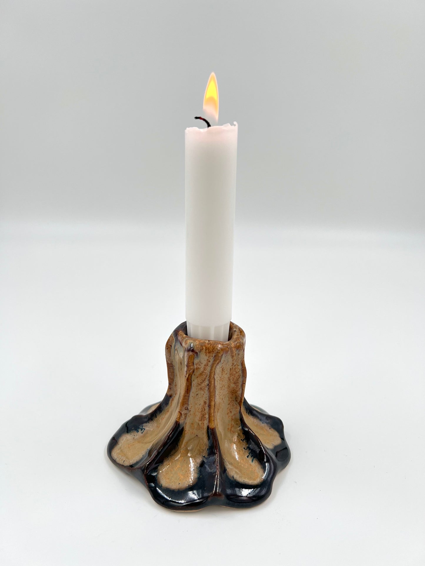 Blombruden ljusstake brun