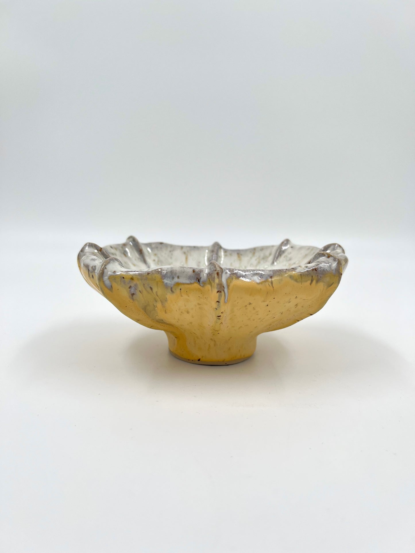 Blombruden skål gul vit