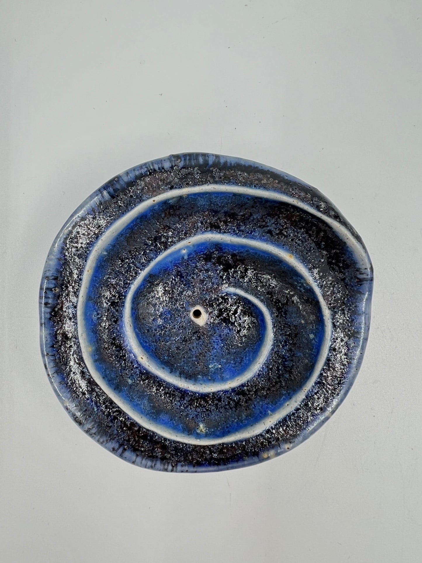 Blombruden rökelsehållare rund blå