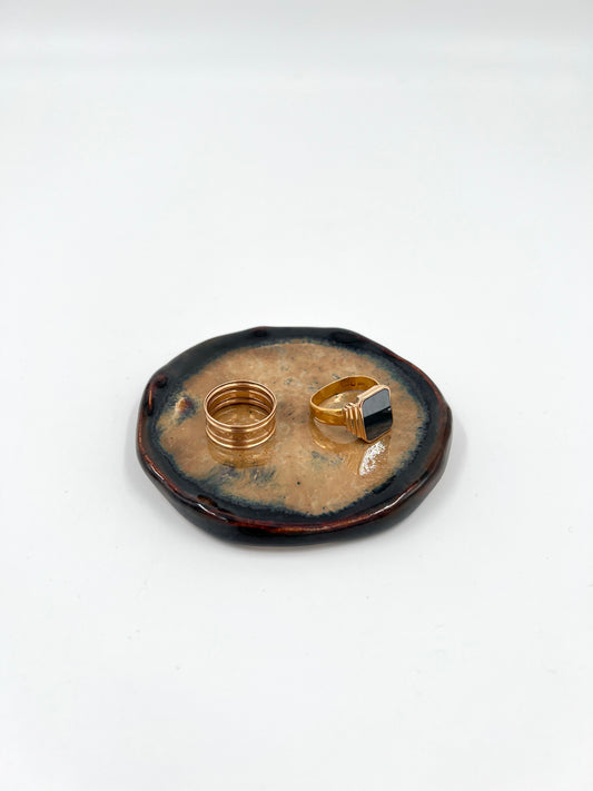 Blombruden litet fat brun beige