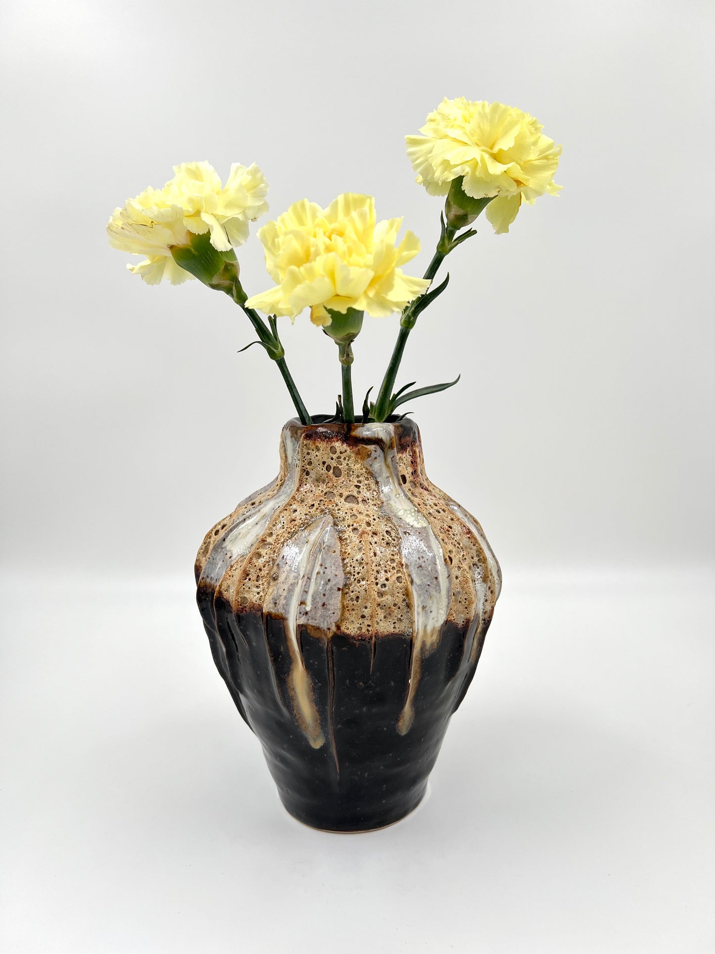 Blombruden vas brun beige