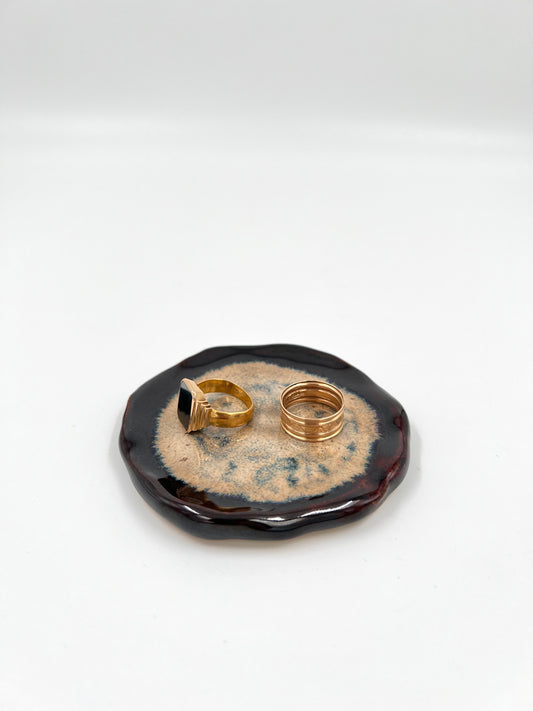 Blombruden litet fat brun beige