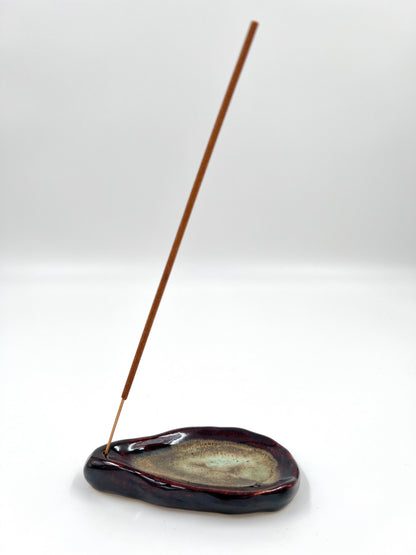 Blombruden rökelsehållare brun ljusgrön