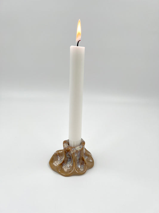 Blombruden ljusstake beige vit
